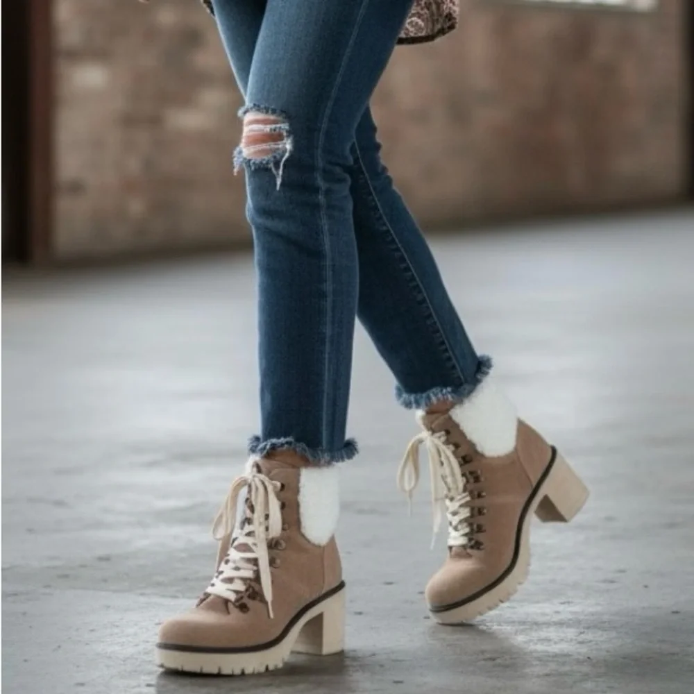 NIB Oasis Society Beige Lace Up Sherpa Vegan Suede Chunky Heeled Boots Booties - Picture 1 of 8